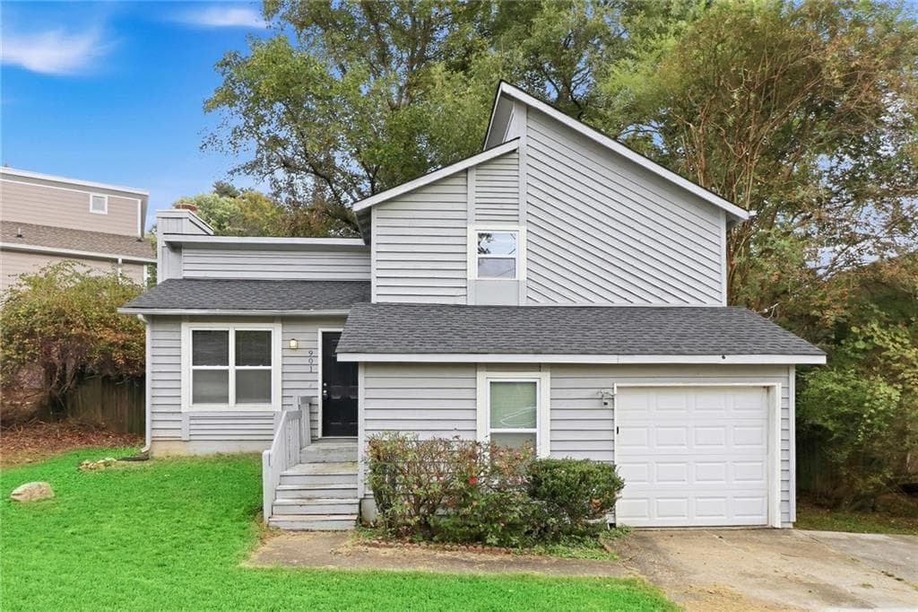 3 bedroom, 2 bathroom, 968 sq ft single family residence for rent at 901 Shiloh Ridge Run, Kennesaw, GA 30144 for $1,845 a month — photo 1 of 18