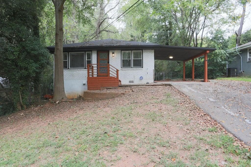 5 bedroom, 3 bathroom, 2,036 sq ft single family residence for sale at 1990 Flintwood Drive, Atlanta, GA 30316 — photo 1 of 31