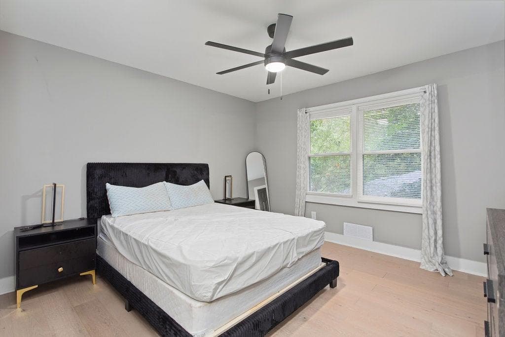 5 bedroom, 3 bathroom, 2,036 sq ft single family residence for sale at 1990 Flintwood Drive, Atlanta, GA 30316 — photo 10