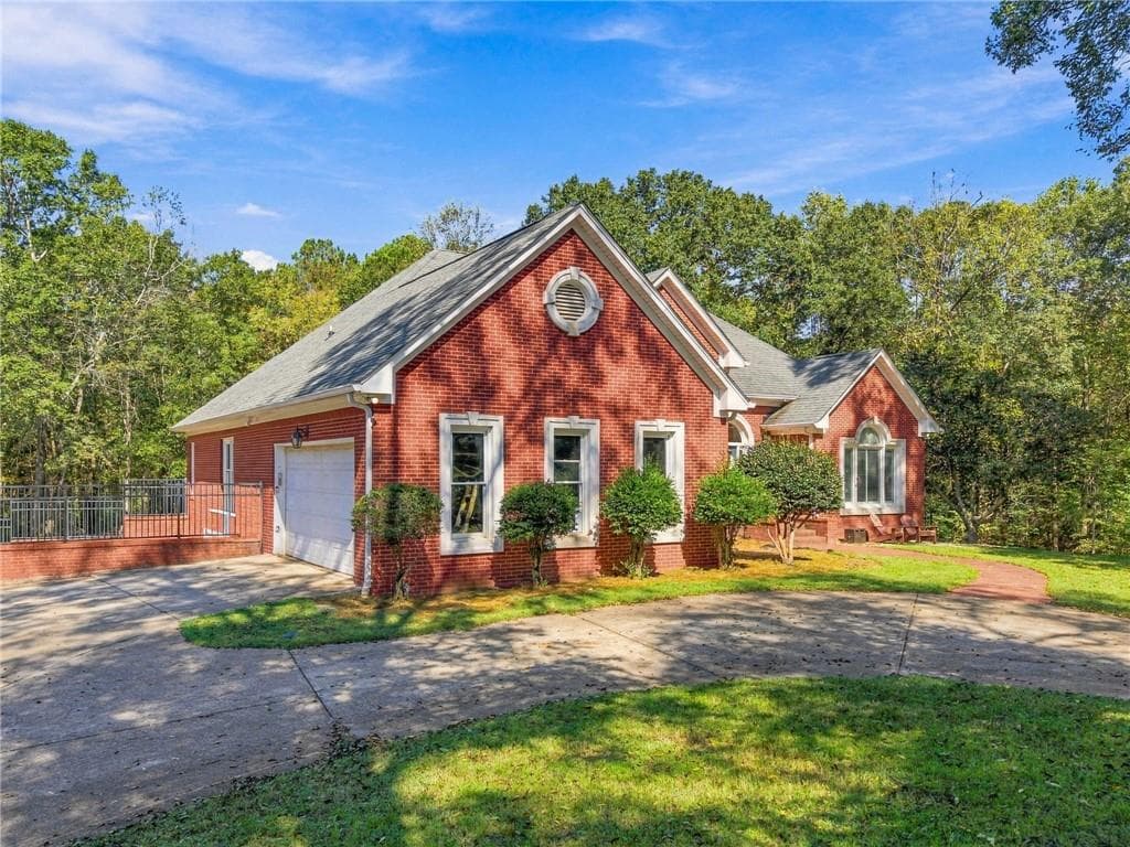 6 bedroom, 5 bathroom, 5,774 sq ft single family residence for sale at 4296 Waterworks Road, Jefferson, GA 30549 — photo 3
