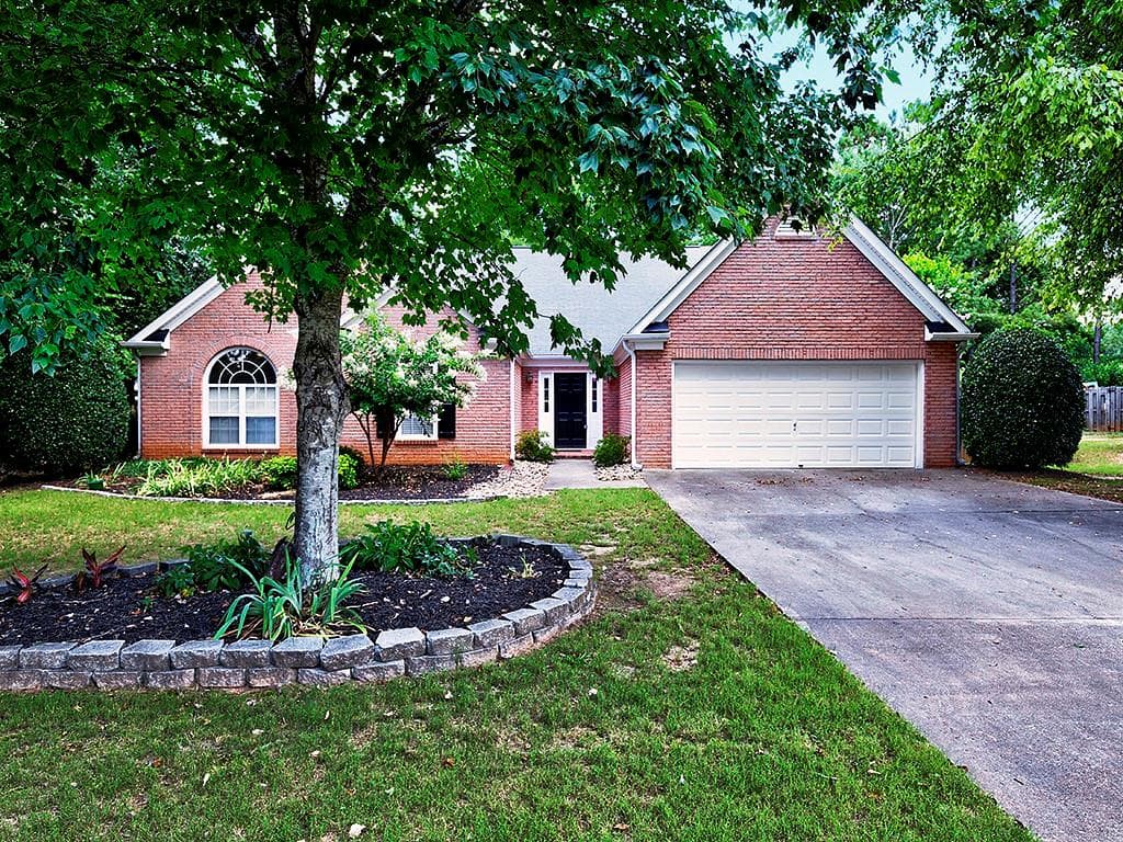 3 bedroom, 2 bathroom, 2,208 sq ft single family residence for rent at 570 Olde Lauren Court, Alpharetta, GA 30022 for $2,850 a month — photo 1 of 32
