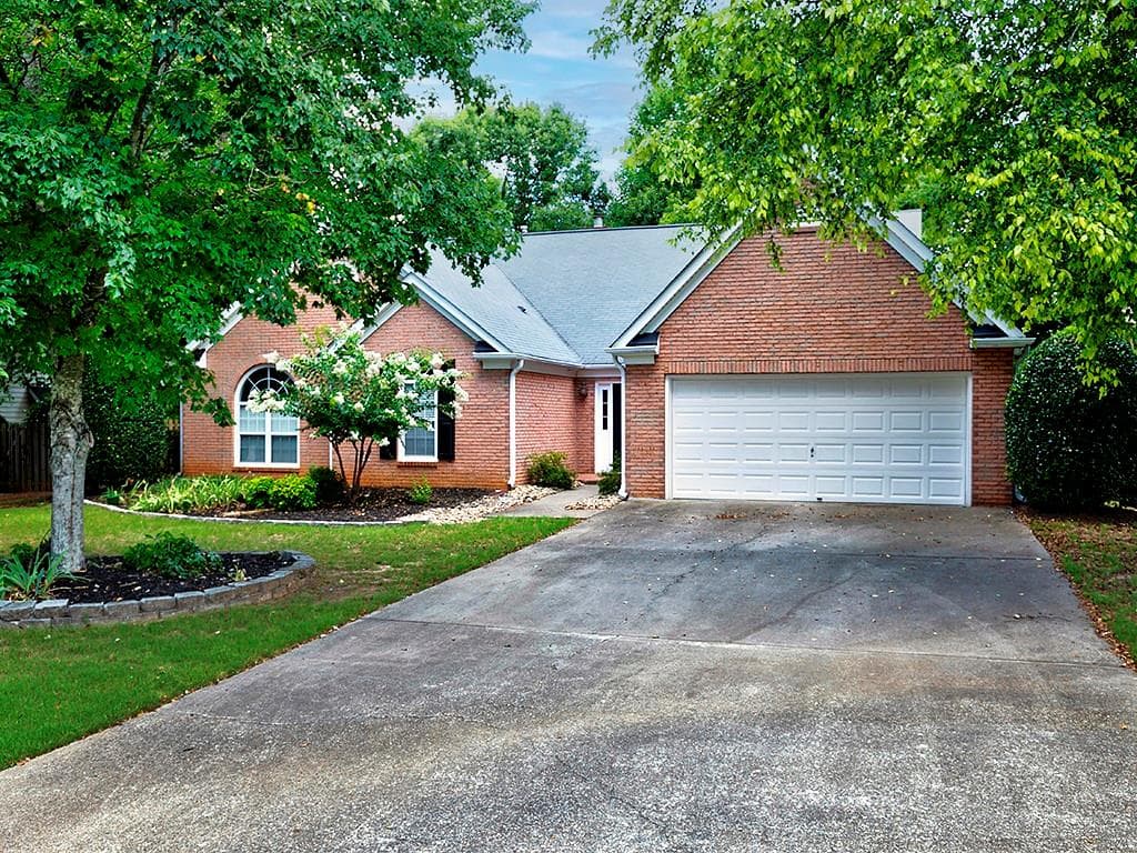 3 bedroom, 2 bathroom, 2,208 sq ft single family residence for rent at 570 Olde Lauren Court, Alpharetta, GA 30022 for $2,850 a month — photo 2