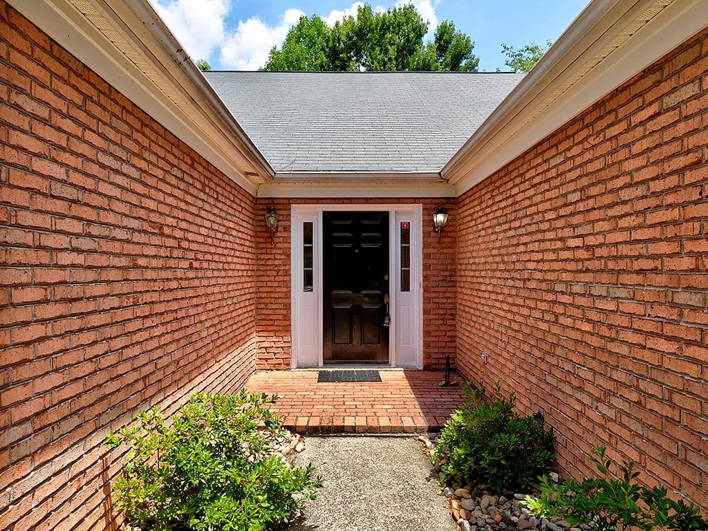 3 bedroom, 2 bathroom, 2,208 sq ft single family residence for rent at 570 Olde Lauren Court, Alpharetta, GA 30022 for $2,850 a month — photo 3