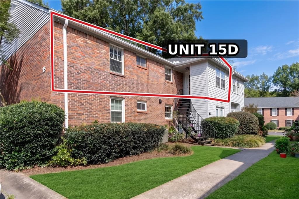 3 bedroom, 2 bathroom, 1,463 sq ft townhouse for sale at 6700 Roswell Road 15D, Sandy Springs, GA 30328 — photo 2