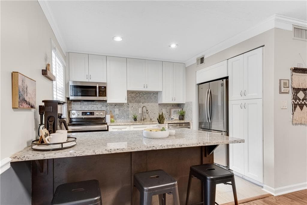 3 bedroom, 2 bathroom, 1,463 sq ft townhouse for sale at 6700 Roswell Road 15D, Sandy Springs, GA 30328 — photo 9