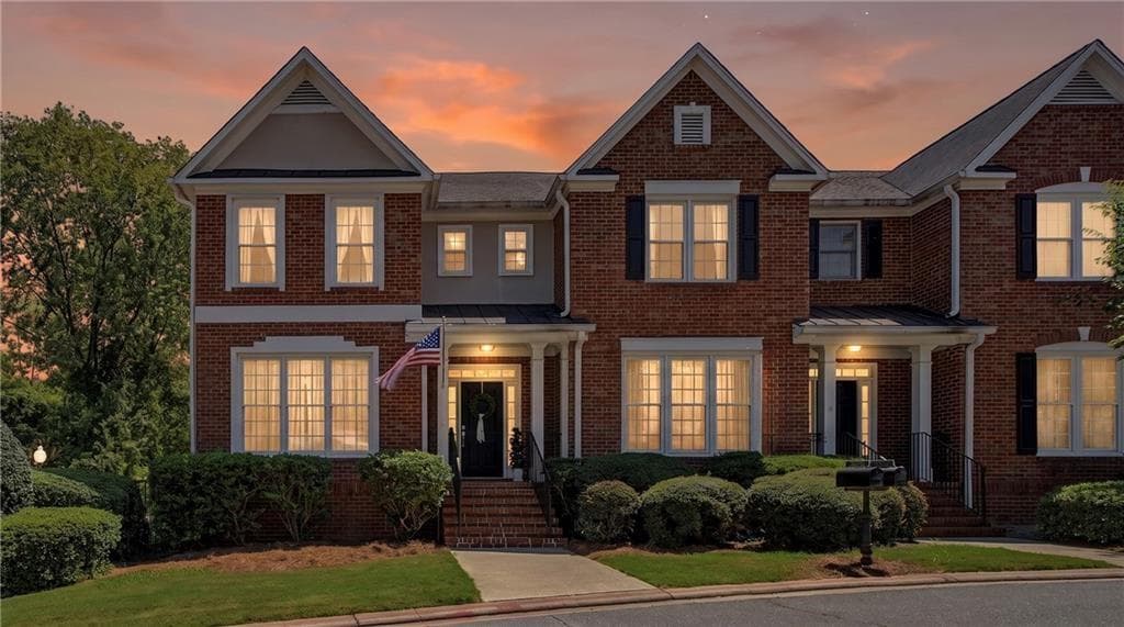 3 bedroom, 3 bathroom, 2,436 sq ft townhouse for sale at 4753 Longcourt Drive, Atlanta, GA 30339 — photo 1 of 32