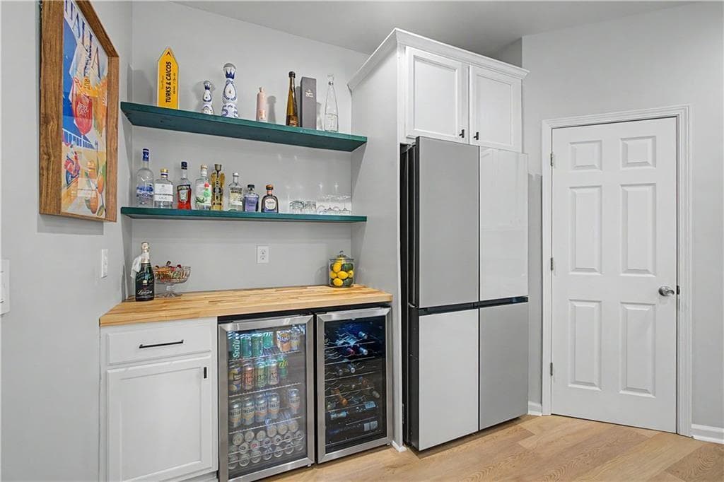 3 bedroom, 3 bathroom, 2,436 sq ft townhouse for sale at 4753 Longcourt Drive, Atlanta, GA 30339 — photo 3