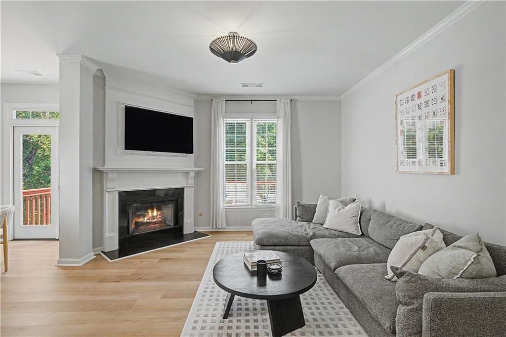 3 bedroom, 3 bathroom, 2,436 sq ft townhouse for sale at 4753 Longcourt Drive, Atlanta, GA 30339 — photo 9