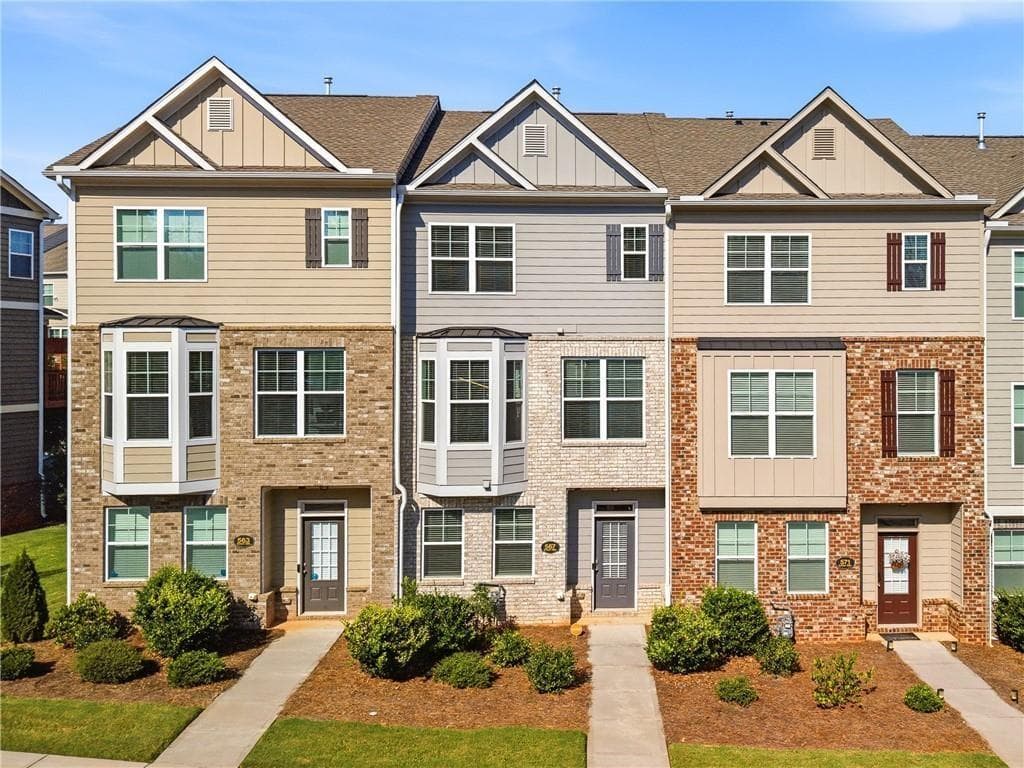 3 bedroom, 4 bathroom, 1,884 sq ft townhouse for sale at 567 Sonata Walk, Marietta, GA 30067 — photo 1 of 20