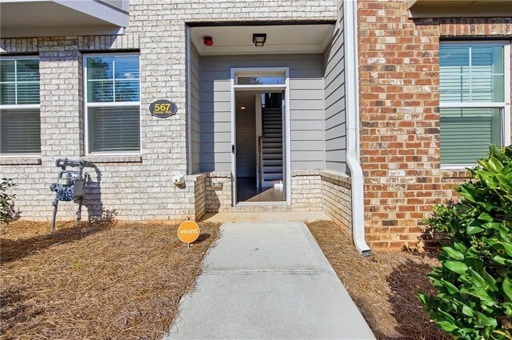 3 bedroom, 4 bathroom, 1,884 sq ft townhouse for sale at 567 Sonata Walk, Marietta, GA 30067 — photo 2