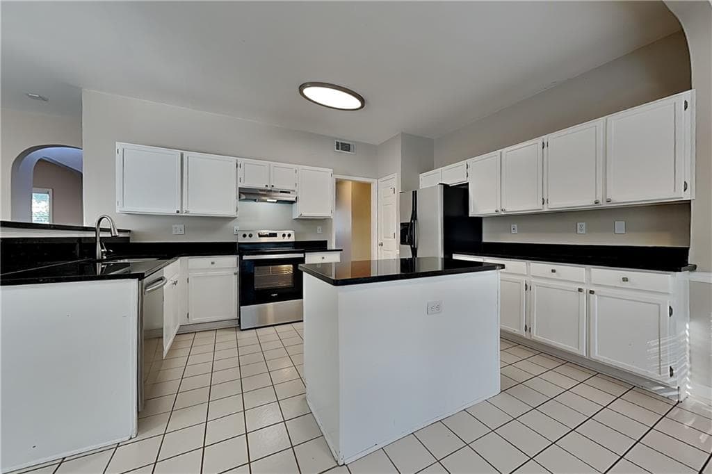 4 bedroom, 3 bathroom, 2,144 sq ft single family residence for rent at 1180 Timber Walk Drive, Loganville, GA 30052 for $2,295 a month — photo 6