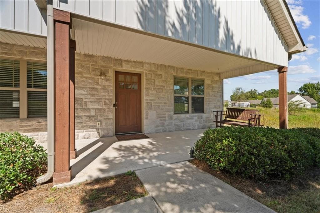 4 bedroom, 2 bathroom, 2,040 sq ft single family residence for sale at 401 Beamer Road, Calhoun, GA 30701 — photo 1 of 24