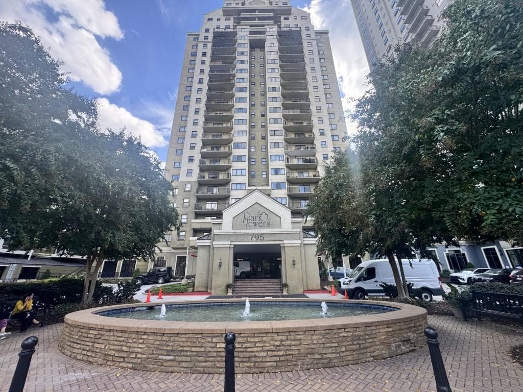 1 bedroom, 1 bathroom, 703 sq ft condominium under contract at 795 Hammond Drive 1205, Sandy Springs, GA 30328