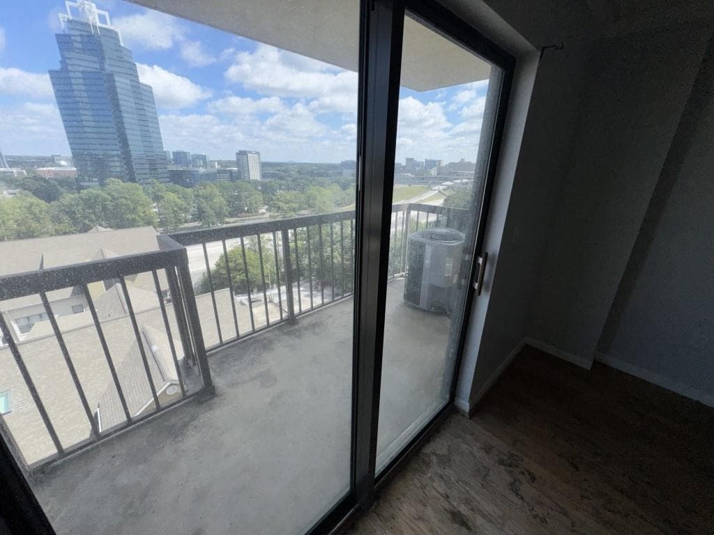 1 bedroom, 1 bathroom, 703 sq ft condominium under contract at 795 Hammond Drive 1205, Sandy Springs, GA 30328 — photo 7
