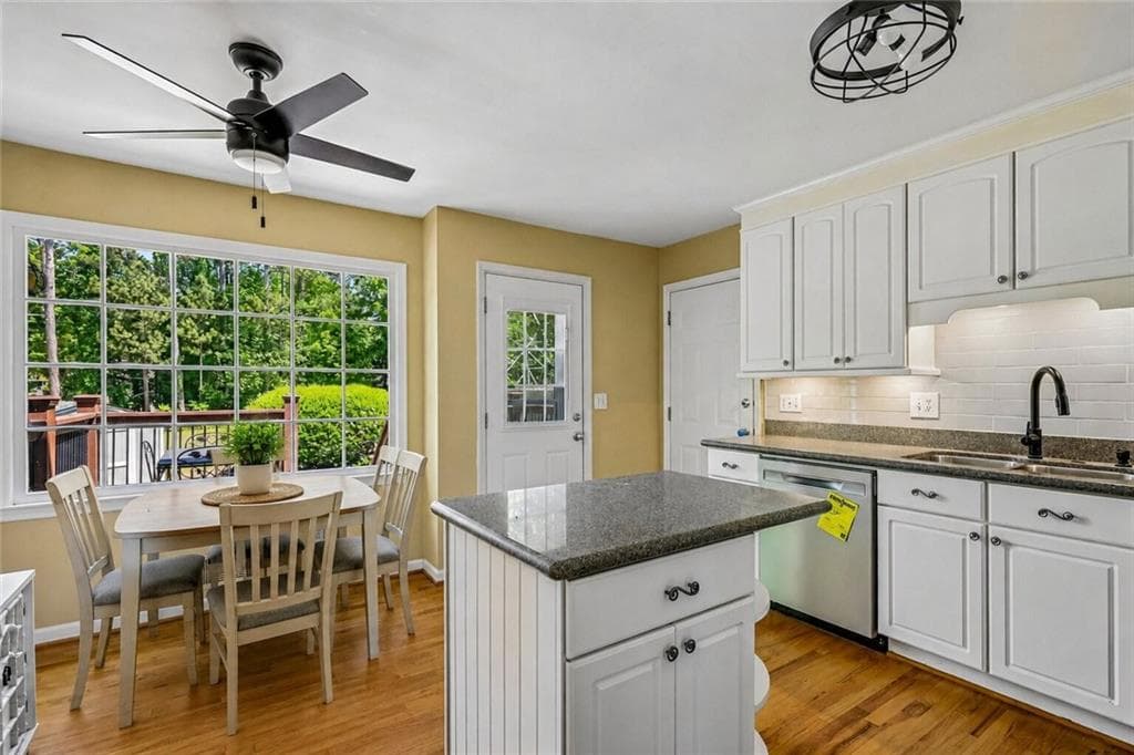 3 bedroom, 2 bathroom, 2,134 sq ft single family residence for sale at 3939 Tall Pine Drive, Marietta, GA 30062 — photo 10