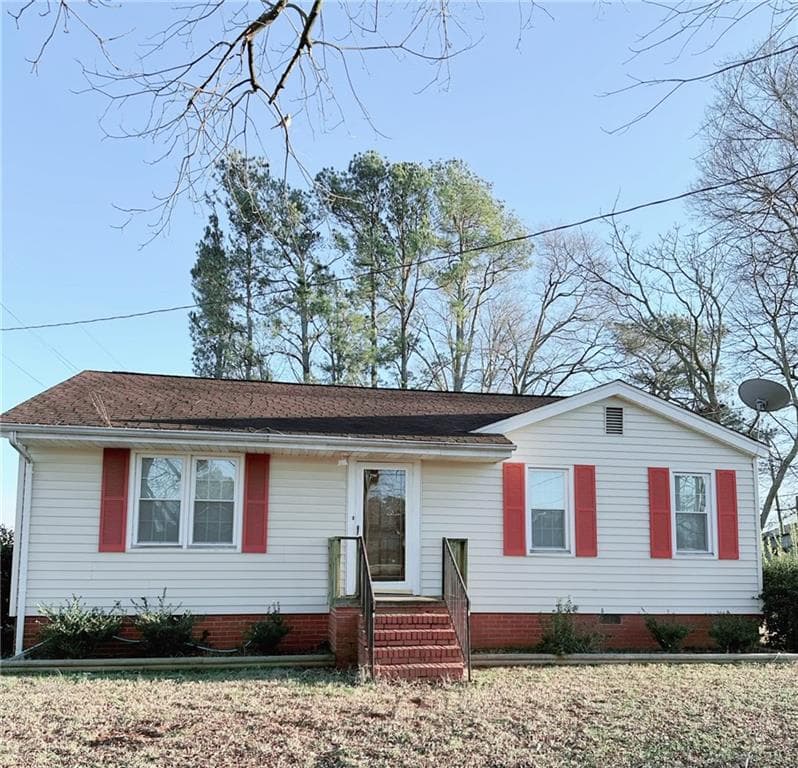 2 bedroom, 1 bathroom, 1,150 sq ft single family residence for sale at 21 Maurice Way, Lavonia, GA 30553