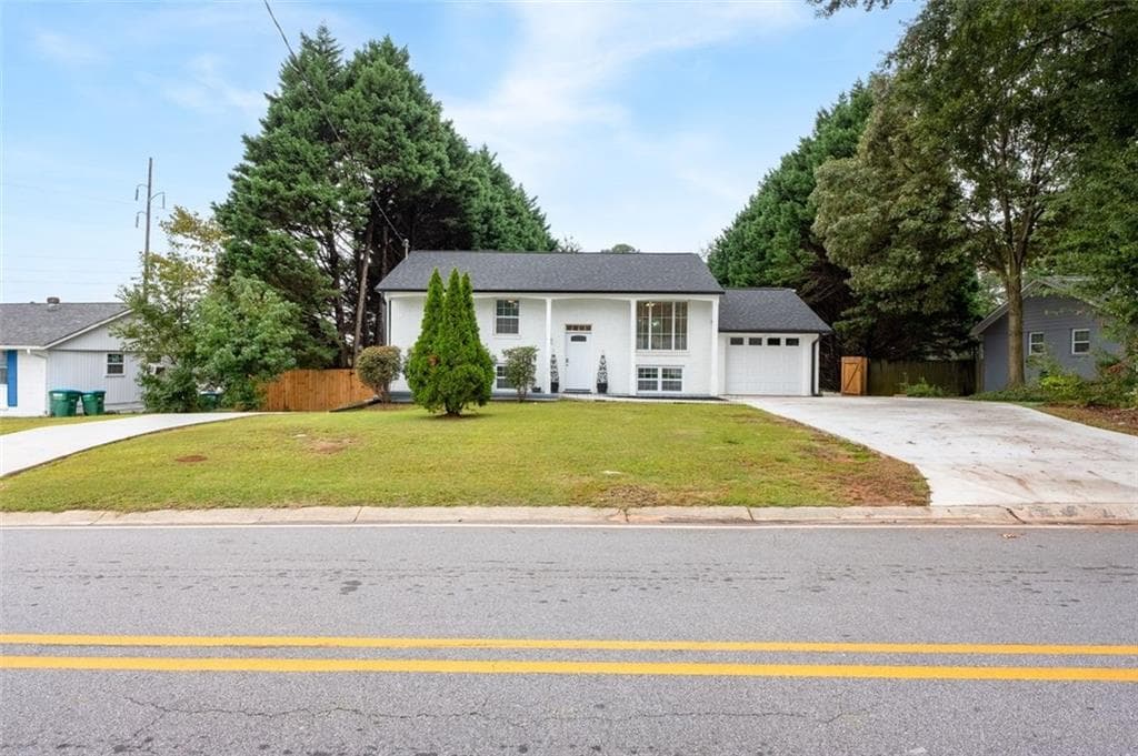 4 bedroom, 3 bathroom, 1,850 sq ft single family residence for rent at 6216 Hayes Drive, Norcross, GA 30093 for $3,500 a month — photo 2
