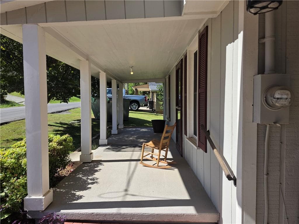 3 bedroom, 1 bathroom, 1,272 sq ft single family residence for sale at 129 South Street, Buford, GA 30518 — photo 4