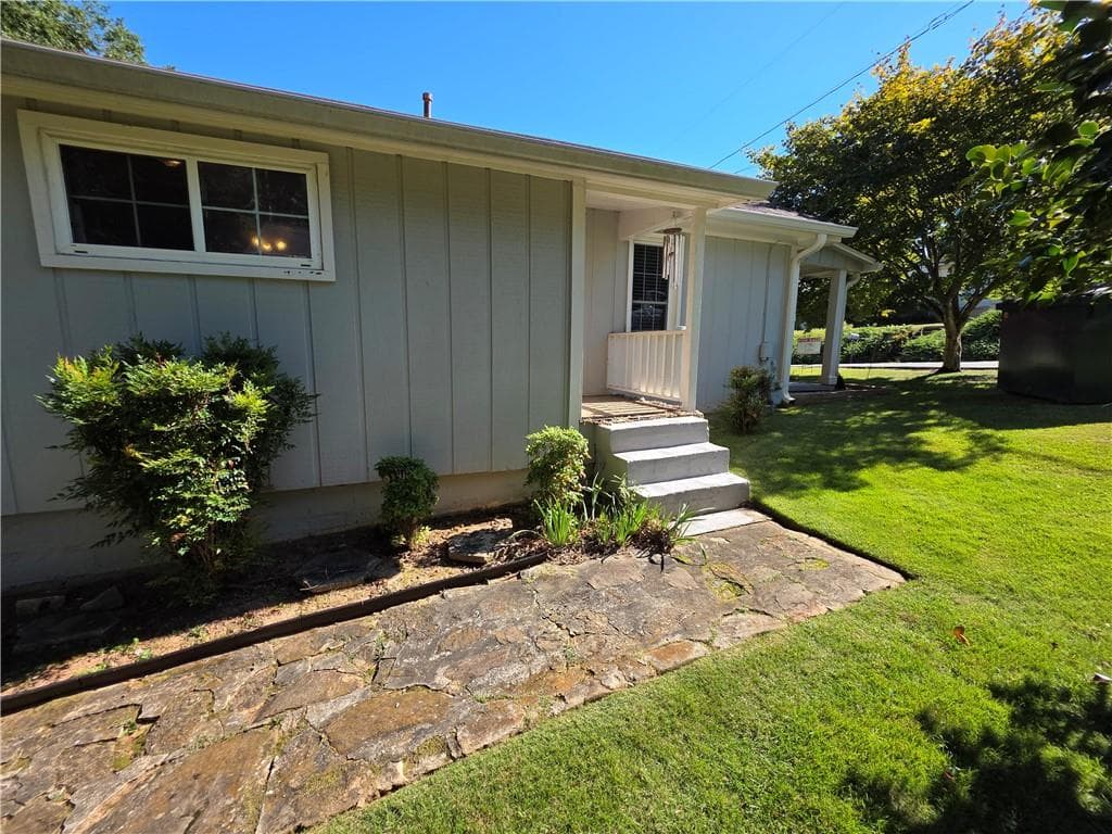 3 bedroom, 1 bathroom, 1,272 sq ft single family residence for sale at 129 South Street, Buford, GA 30518 — photo 6