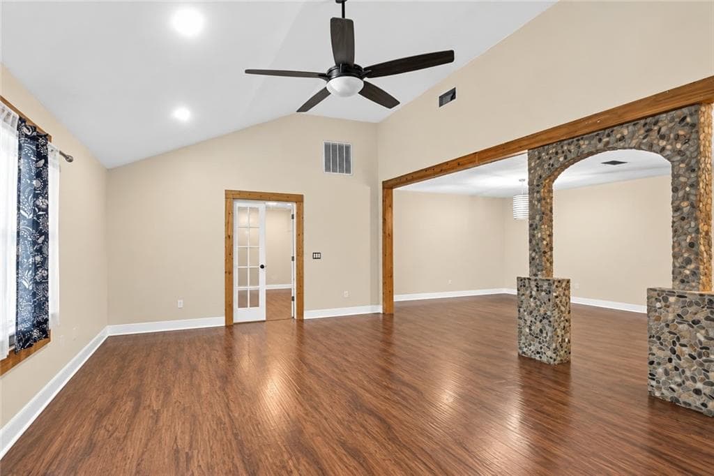 3 bedroom, 2 bathroom, 3,162 sq ft single family residence for sale at 473 Th Tippett Road, Vidalia, GA 30474 — photo 2