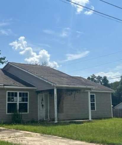 2 bedroom, 2 bathroom, 1,120 sq ft single family residence for sale at 117 Alabama Street, Bainbridge, GA 39819 — photo 2