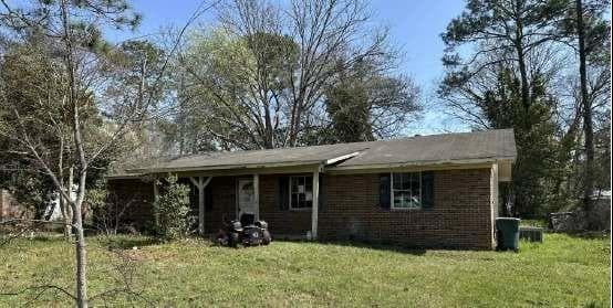 3 bedroom, 2 bathroom, 1,437 sq ft single family residence for sale at 111 Fairlane Drive, Eufaula, AL 36027 — photo 3