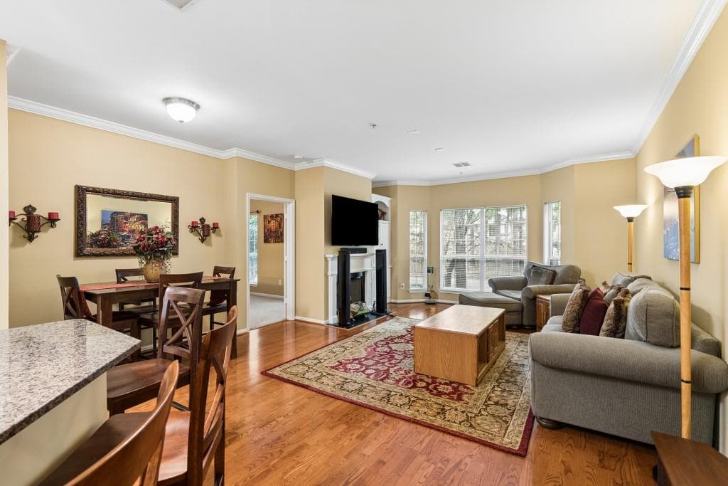 2 bedroom, 2 bathroom, 1,253 sq ft condominium for sale at 5641 Roswell Road 217, Sandy Springs, GA 30342 — photo 3