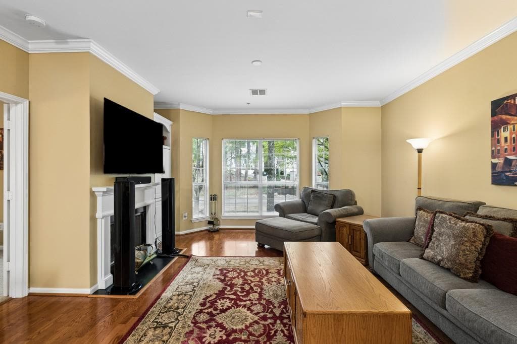 2 bedroom, 2 bathroom, 1,253 sq ft condominium for sale at 5641 Roswell Road 217, Sandy Springs, GA 30342 — photo 4