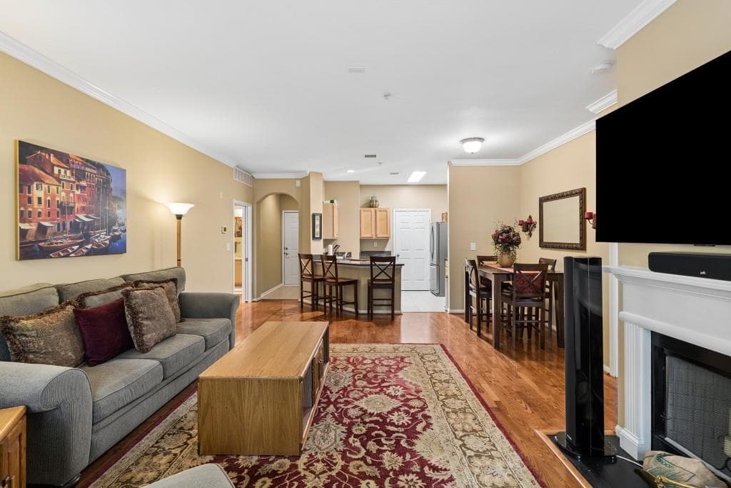 2 bedroom, 2 bathroom, 1,253 sq ft condominium for sale at 5641 Roswell Road 217, Sandy Springs, GA 30342 — photo 7