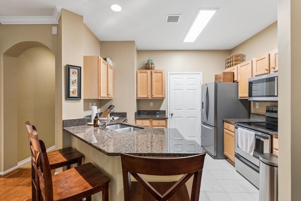 2 bedroom, 2 bathroom, 1,253 sq ft condominium for sale at 5641 Roswell Road 217, Sandy Springs, GA 30342 — photo 8