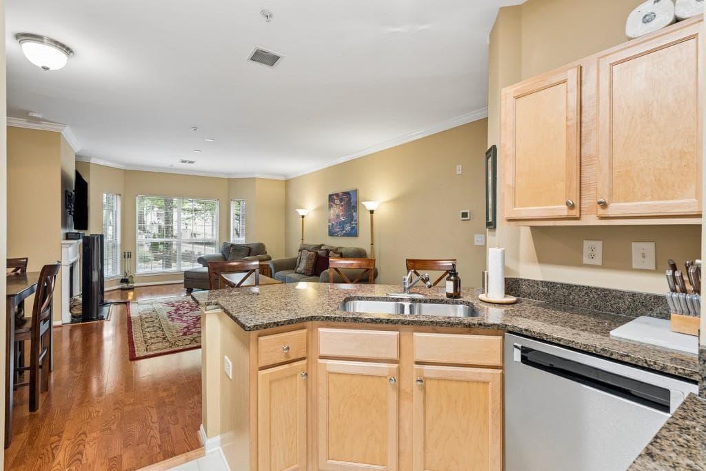 2 bedroom, 2 bathroom, 1,253 sq ft condominium for sale at 5641 Roswell Road 217, Sandy Springs, GA 30342 — photo 10