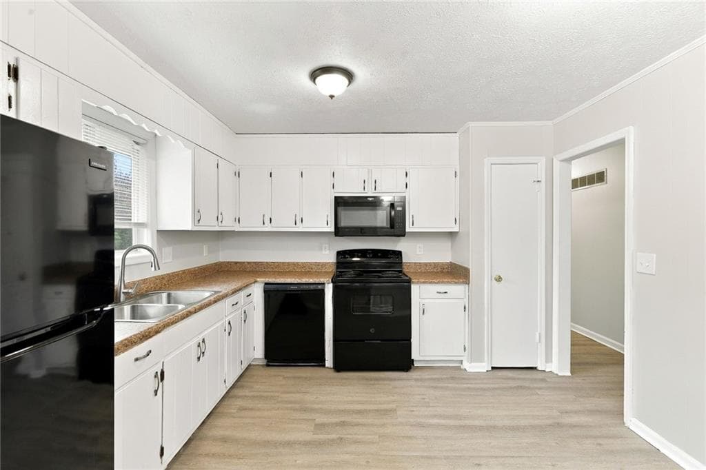 4 bedroom, 2 bathroom, 1,242 sq ft single family residence for rent at 6450 Ashdale Drive, Atlanta, GA 30349 for $2,070 a month — photo 3