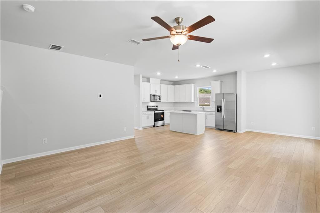 5 bedroom, 3 bathroom, 2,670 sq ft single family residence for sale at 3084 Orwell Drive, Gainesville, GA 30507 — photo 7