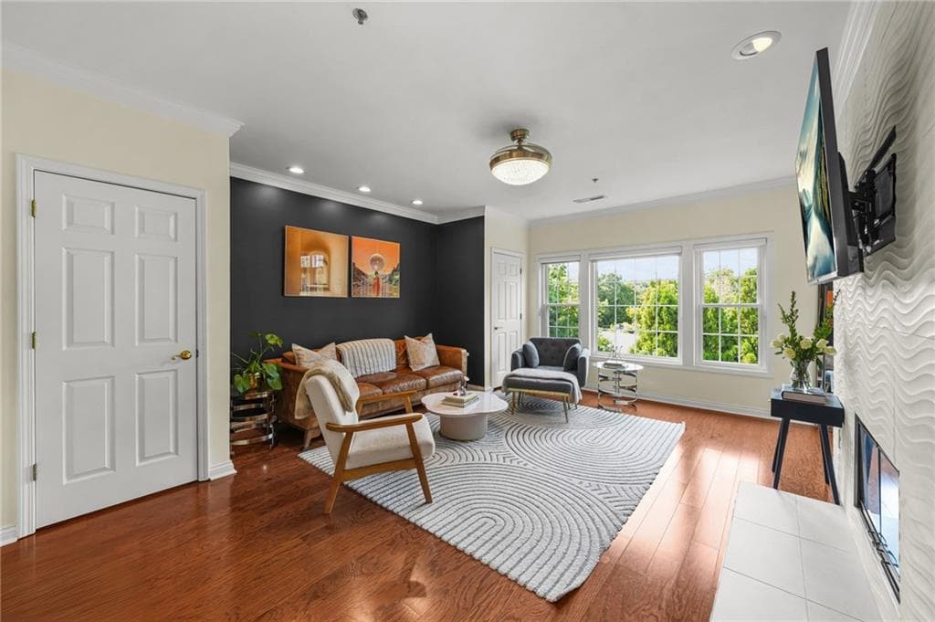 3 bedroom, 3 bathroom, 2,200 sq ft condominium for rent at 3636 Habersham Road 2404, Atlanta, GA 30305 for $5,800 a month — photo 2