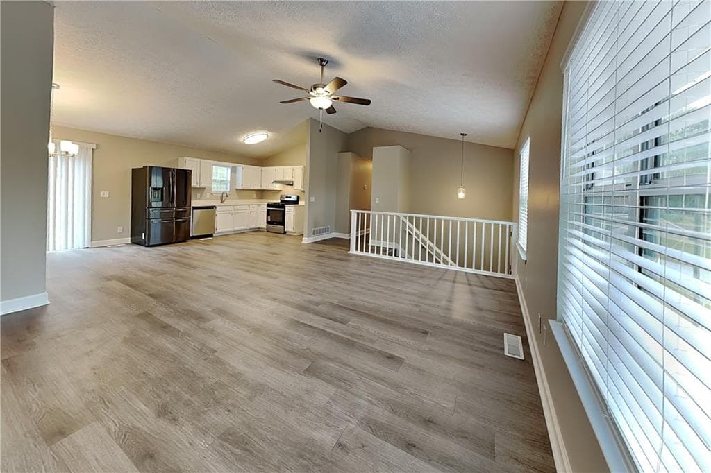 3 bedroom, 2 bathroom, 1,848 sq ft single family residence for rent at 3332 Country Creek Drive, Kennesaw, GA 30152 for $2,145 a month — photo 2