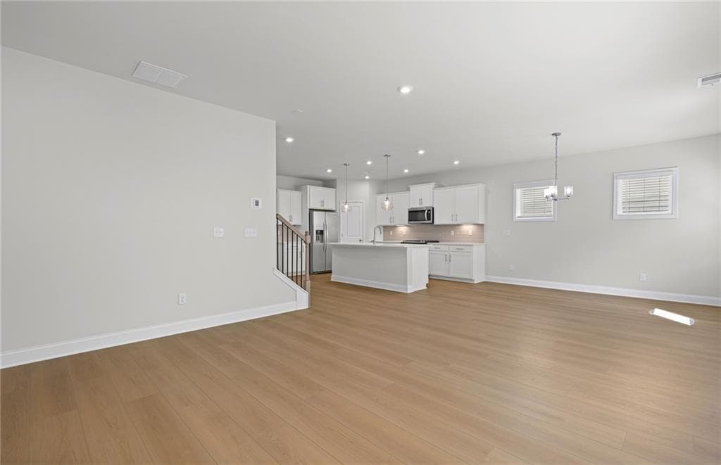 5 bedroom, 3 bathroom, 2,622 sq ft single family residence for sale at 472 Dahlia Street, Mcdonough, GA 30253 — photo 3