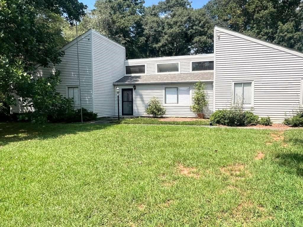 4 bedroom, 2 bathroom, 2,015 sq ft single family residence for rent at 4655 N View Road, Kennesaw, GA 30144 for $1,995 a month — photo 1 of 18