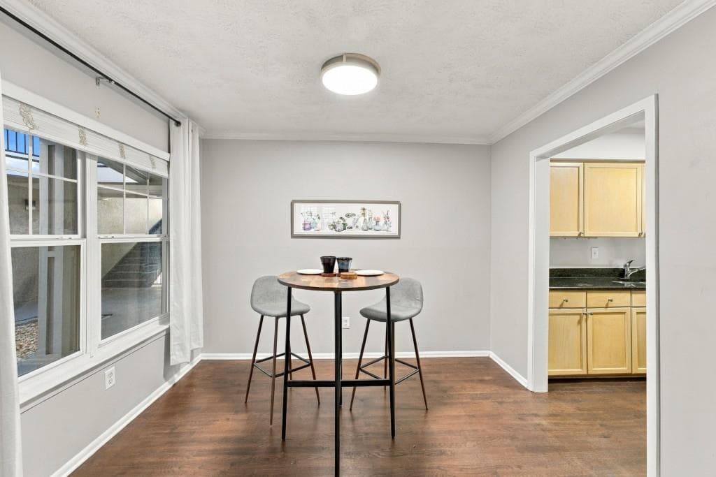 2 bedroom, 2 bathroom, 1,073 sq ft condominium for rent at 1150 Collier Road H10, Atlanta, GA 30318 for $2,000 a month — photo 2