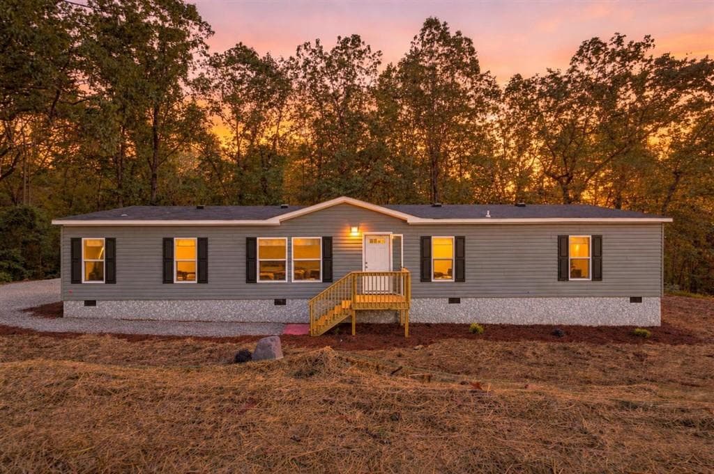 4 bedroom, 2 bathroom, 1,768 sq ft single family residence for sale at 188 April Trace, Dawsonville, GA 30534 — photo 2
