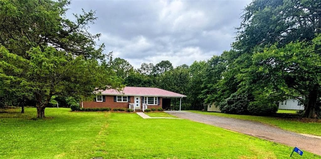 3 bedroom, 1 bathroom, 1,196 sq ft single family residence for sale at 115 Pineview Lane, Hartwell, GA 30643