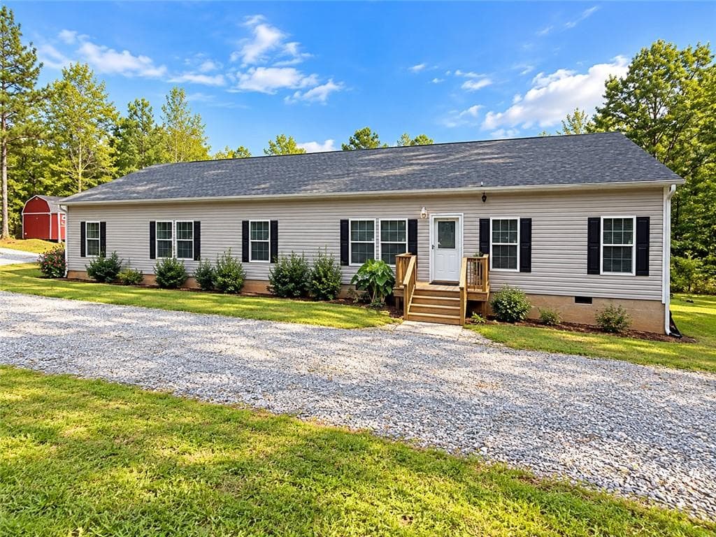 4 bedroom, 2 bathroom, 2,280 sq ft single family residence for sale at 1188 Crooked Creek Road, Eatonton, GA 31024 — photo 1 of 34