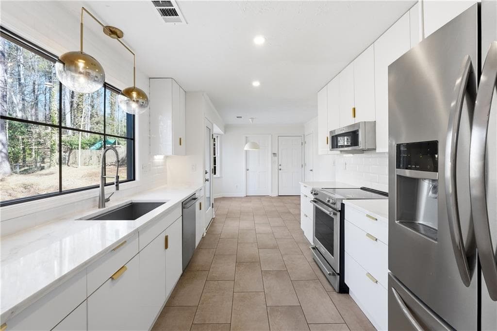 4 bedroom, 3 bathroom, 2,276 sq ft single family residence for rent at 2207 Heritage Trace Drive, Marietta, GA 30062 for $3,500 a month — photo 7