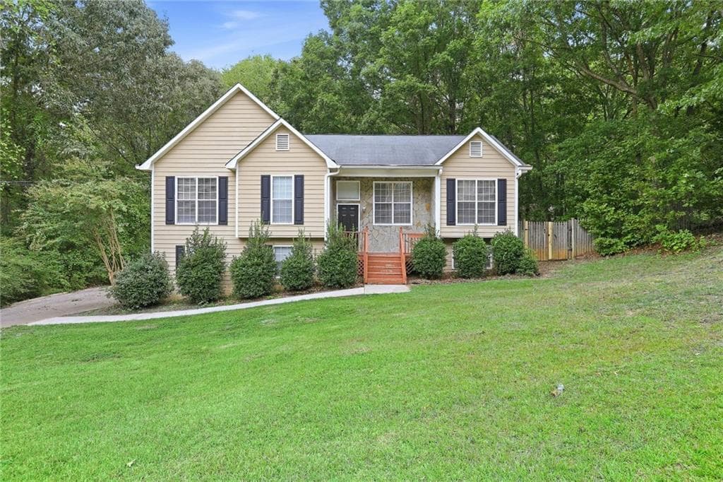 3 bedroom, 2 bathroom, 1,986 sq ft single family residence for rent at 3640 Willow Tree Circle, Douglasville, GA 30135 for $1,830 a month — photo 1 of 17