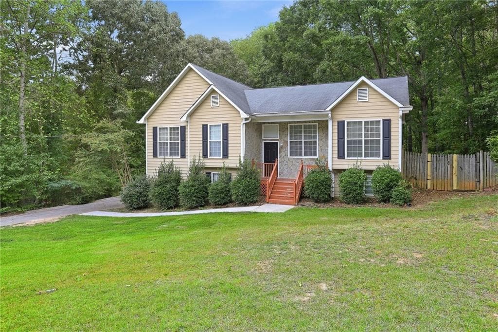 3 bedroom, 2 bathroom, 1,986 sq ft single family residence for rent at 3640 Willow Tree Circle, Douglasville, GA 30135 for $1,830 a month — photo 2
