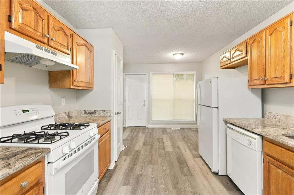 3 bedroom, 2 bathroom, 1,986 sq ft single family residence for rent at 3640 Willow Tree Circle, Douglasville, GA 30135 for $1,830 a month — photo 3