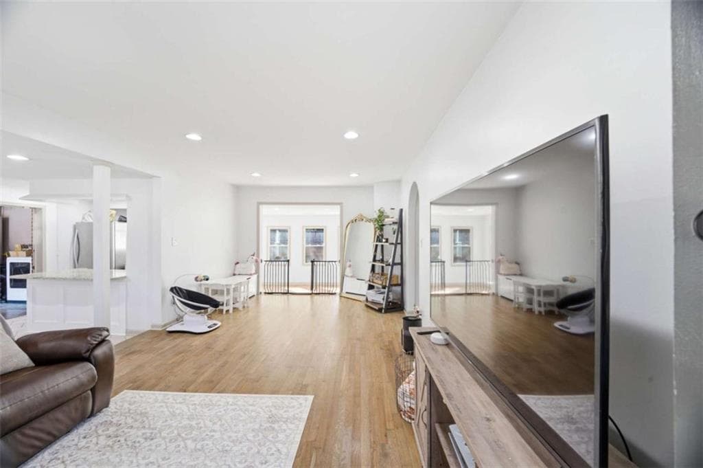 3 bedroom, 2 bathroom, 1,300 sq ft single family residence for sale at 258 Rockin Hill Drive, Marietta, GA 30060 — photo 6