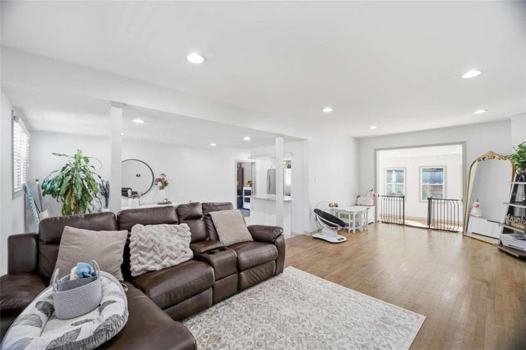 3 bedroom, 2 bathroom, 1,300 sq ft single family residence for sale at 258 Rockin Hill Drive, Marietta, GA 30060 — photo 7