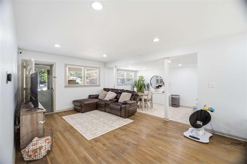 3 bedroom, 2 bathroom, 1,300 sq ft single family residence for sale at 258 Rockin Hill Drive, Marietta, GA 30060 — photo 8