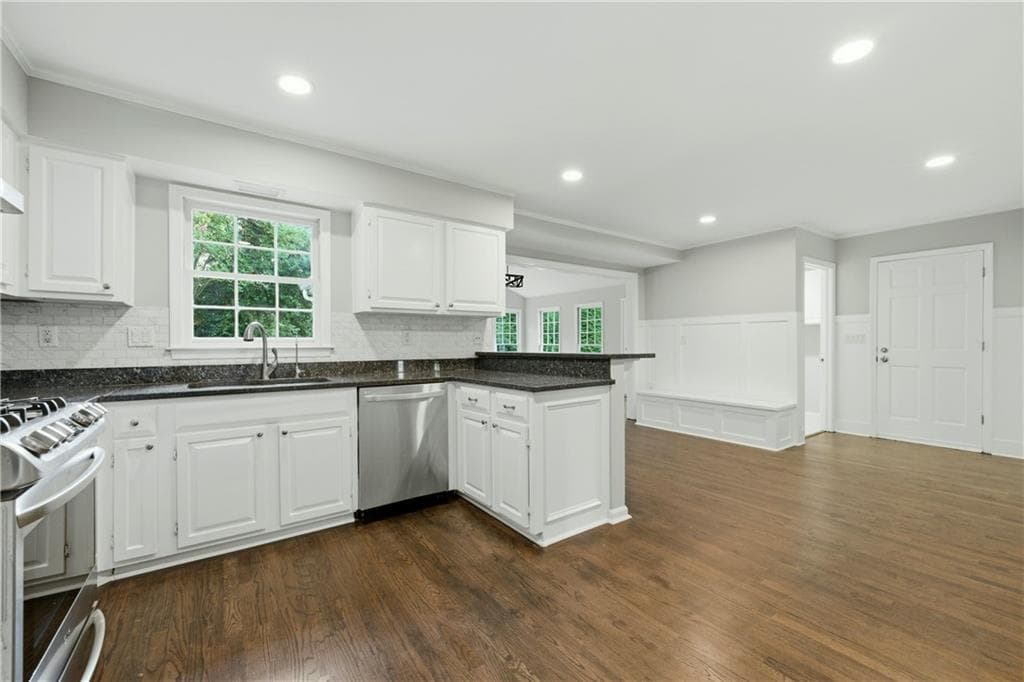 3 bedroom, 3 bathroom, 2,273 sq ft single family residence for rent at 1122 Club Trace, Atlanta, GA 30319 for $4,350 a month — photo 10