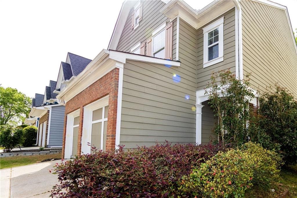 4 bedroom, 3 bathroom, 1,670 sq ft single family residence for sale at 5815 Weddington Drive, Cumming, GA 30040 — photo 3